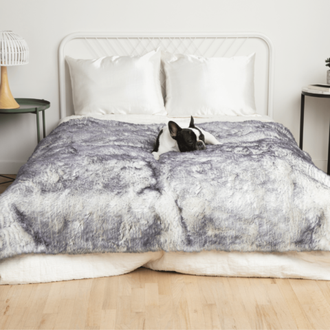 PupProtector Luxe Waterproof Faux Fur Blanket – Ultra Plush Arctic Fox